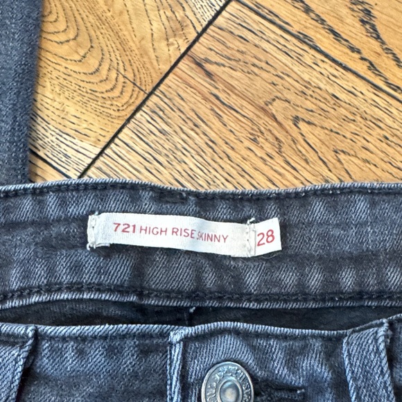 Levi's Women's Skinny Jeans - Picture 2 of 4